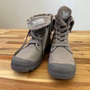 NWOT - Palladium baggy boots in Titanium Womens size 6